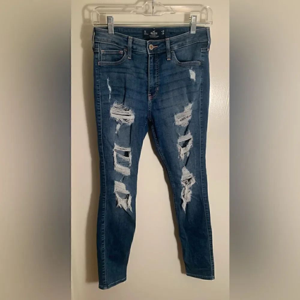 Hollister EUC high rise super skinny distressed jeans Size 28